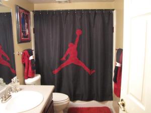 yard bathroom pics 016